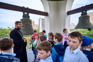 Храм на Волжском посетили учащиеся городских школ района