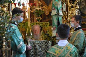 Митрополит Ювеналий возглавил богослужения в праздник Святой Троицы