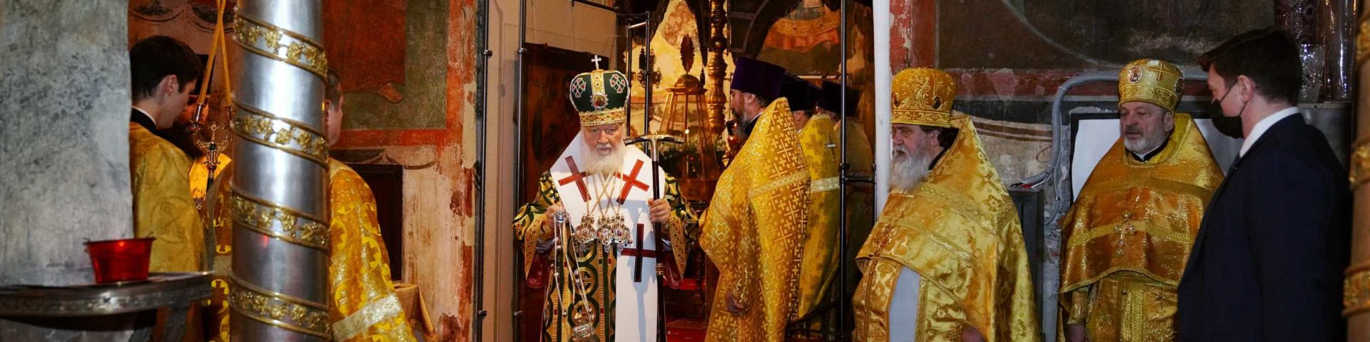 Викарий и благочинный сослужили Святейшему Патриарху