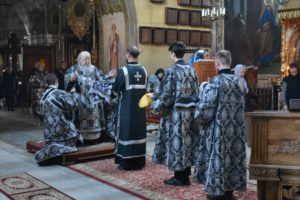 Первая литургия Преждеосвященных Даров в Петропавловском храме