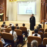 В честь Дня православной книги в школах прошли встречи со священником