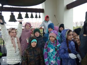 Школьники Юго-Востока посетили храм на Светлой Седмице