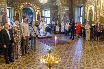 Новый викарий совершил литургию в храме у Салтыкова моста