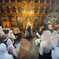 Дети двух воскресных школ спели на архиерейской литургии