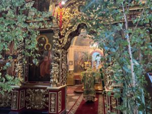 Богослужения в день Святой Троицы в Петропавловском храме
