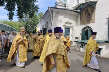 Престольный праздник Петропавловского храма в Лефортове