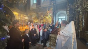 Хор Петропавловской воскресной школы спел на воскресной литургии