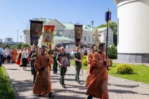 В храме на Волжском встретили престольный праздник