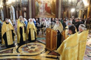 Духовенство Петропавловского благочиния совершило молебен у мощей свт Спиридона