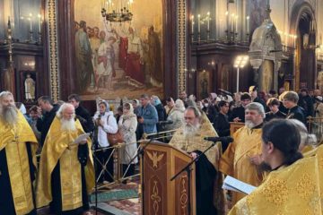 Духовенство Петропавловского благочиния совершило молебен у мощей свт Спиридона.